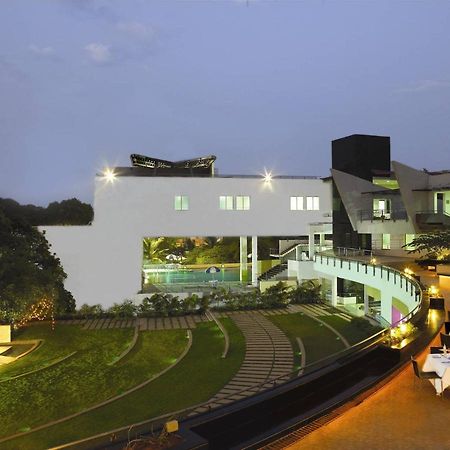 The Woodrose Hotell Bangalore Exteriör bild